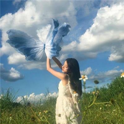 豪门千金被曝豪车代步炫富，72小时直播间画面流出